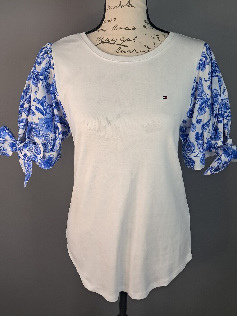 Tommy Hilfiger White Blue Floral Shirt Sleeve Blouse Size Small